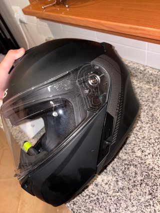 Casco de moto negro