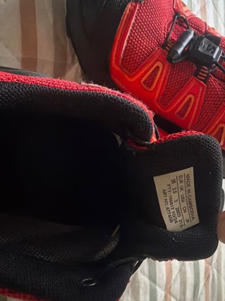 Zapatilla Salomon Talla 35 Roja y Negra