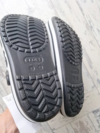 Crocs negros bayoband
