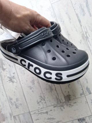 Crocs negros bayoband