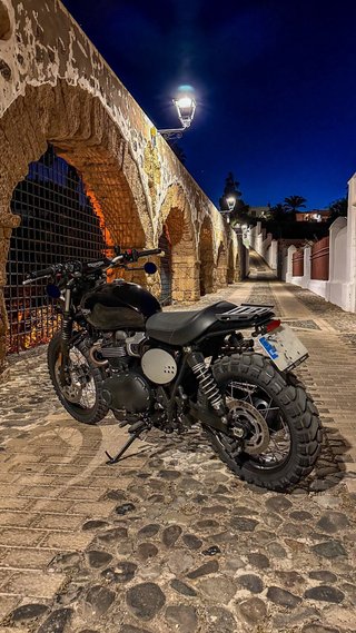 Triumph Scrambler 900 Negra 2024