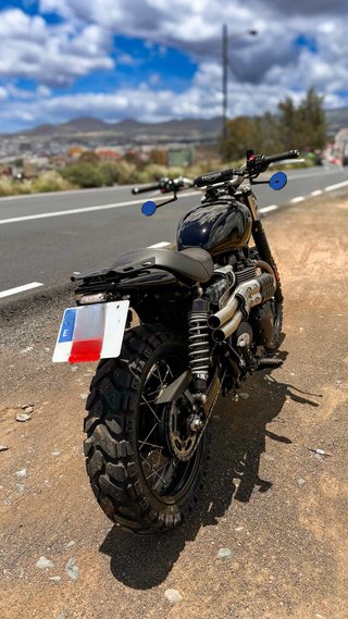 Triumph Scrambler 900 Negra 2024