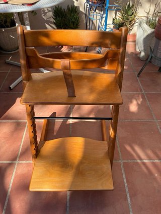 Trona Stokke Madera color miel