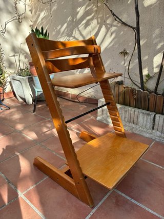 Trona Stokke Madera color miel