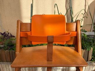 Trona Stokke Madera color miel