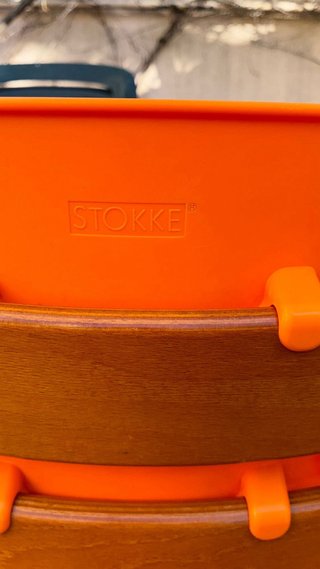 Trona Stokke Madera color miel