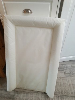 Cambiador de bebé blanco