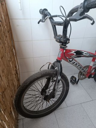 Bicicleta BMX Hazard Roja