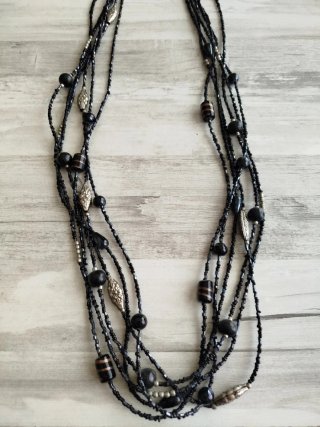Collar largo varios hilos negro y plata