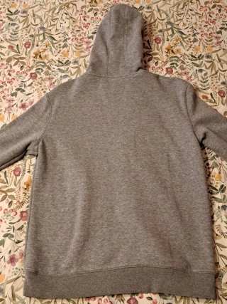 Chaqueta con capucha gris