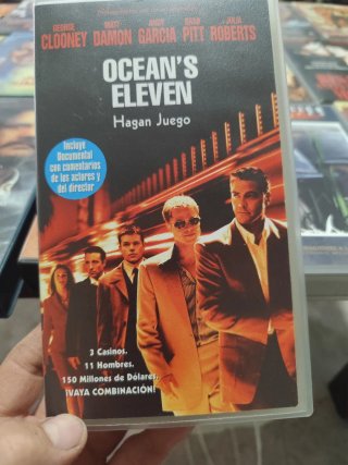 Lote Películas VHS: Ocean's Eleven, Shanghai Kid