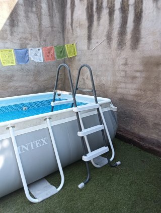 Escalera Piscina Metal y Plástico