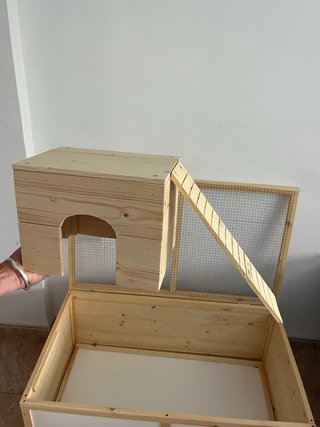 Jaula madera para mascotas sin usar