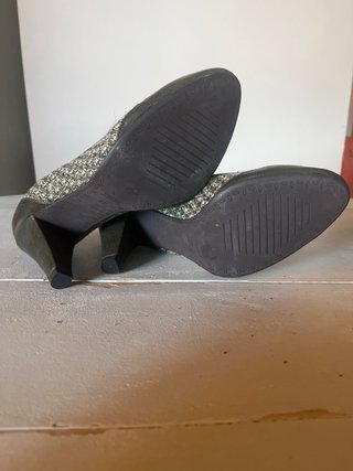 Zapatos de tacón verde tweed y piel