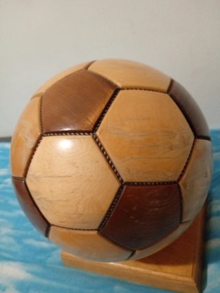 Pallone calcio legno intarsiato scatola segreta