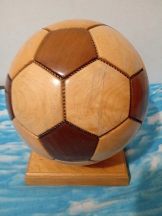 Pallone calcio legno intarsiato scatola segreta
