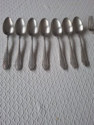 Cubiertos Meneses cucharas y tenedores.