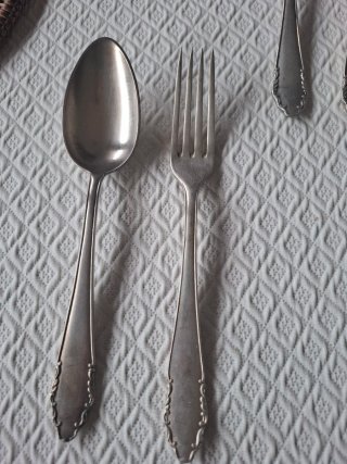 Cubiertos Meneses cucharas y tenedores.