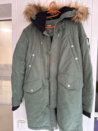 Parka verde militar con capucha