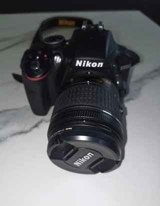 Nikon D3300 + Objetivo 18-55 VR II + Accesorios