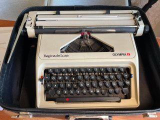 Máquina de escribir Olympia Regina Deluxe