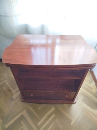 Mesa de madera para TV con cajón