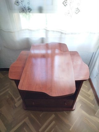 Mesa de madera para TV con cajón