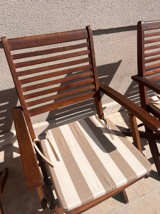 Sillas de madera de tijera con cojines nuevos. 4ud