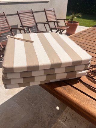 Sillas de madera de tijera con cojines nuevos. 4ud
