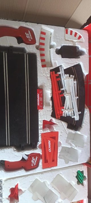 Lote 12 coches Ninco + 4 Scalextric + Accesorios