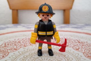 Playmobil Bombero con Hacha