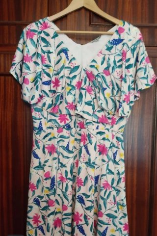 Vestido Cortefiel floral talla L