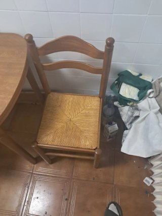 Mesa de cocina y 2 sillas madera