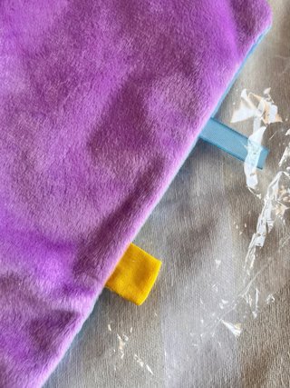 Manta sensorial para bebés con oveja