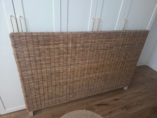 Baúl de mimbre y madera