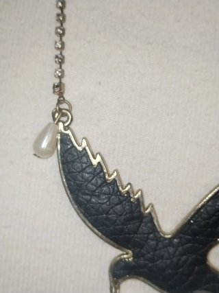 Collar pájaro Bershka 2010