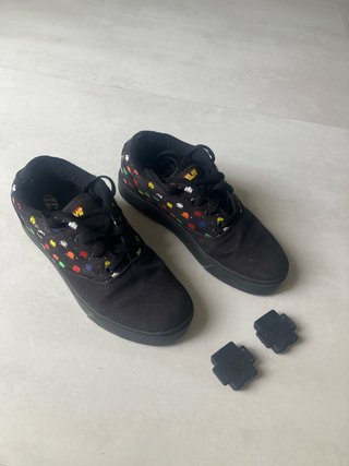 Zapatillas Negras con Diseño Pixelado