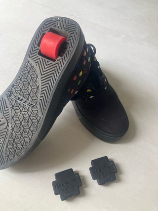 Zapatillas Negras con Diseño Pixelado