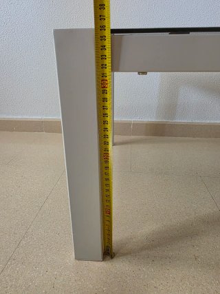 Mesa de terraza de vidrio y estructura de metal