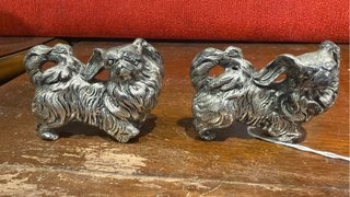 PAREJA FIGURAS PEKINÉS HIERRO