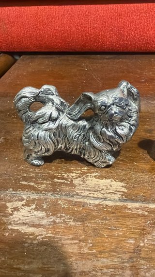 PAREJA FIGURAS PEKINÉS HIERRO