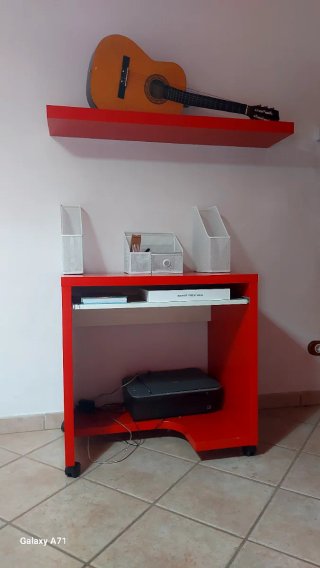 Muebles de habitación juvenil rojos y blancos