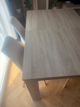 Mesa de comedor y 4 sillas