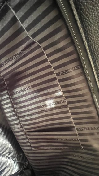 Bolso Victoria's Secret Rayas