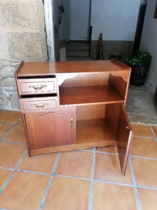 Mueble de madera antiguo