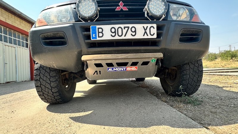 Mitsubishi Montero V60 - foto 1