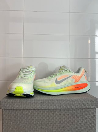 Nike Vomero 18 Verde y Amarillo