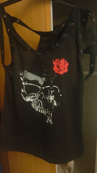 Camiseta Negra Calavera y Rosa