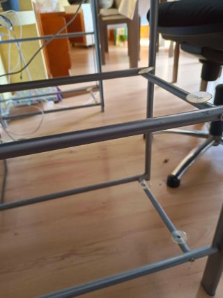 Mesa de ordenador metálica