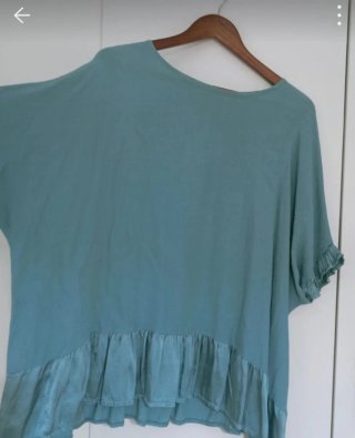Blusa verde con volantes